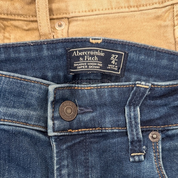 Assorted Jeans Collection - Picture 6 of 7